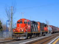 CN-4135 a GR-418-F with CN-4720 GR-420-Ba covoy of 38 cars coming from Southwark yard going to Point-St-Charles yard CN-route 522