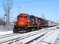 GP-9RM 7015 and 7228 pulling 18 cars from Southwark yard going in Montréal Easternhorne near the Pointe St-Charles 