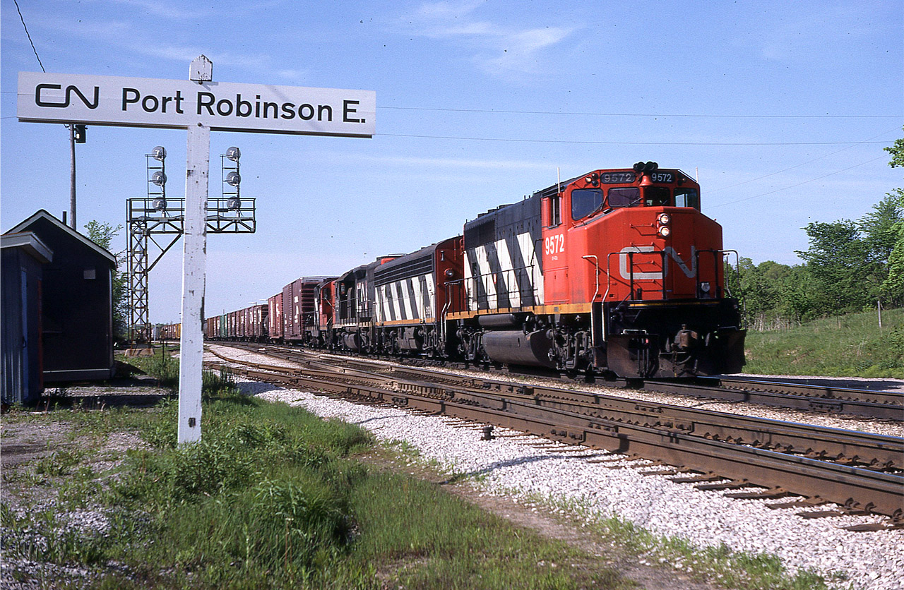 CN 9572, 9198, 9315, 4476 add up to a nice assortment of power on the head end of a Fort Erie-bound train just leaving Port Robinson yard on approach to Canby St crossing. Train probably originated at Mac Yard.