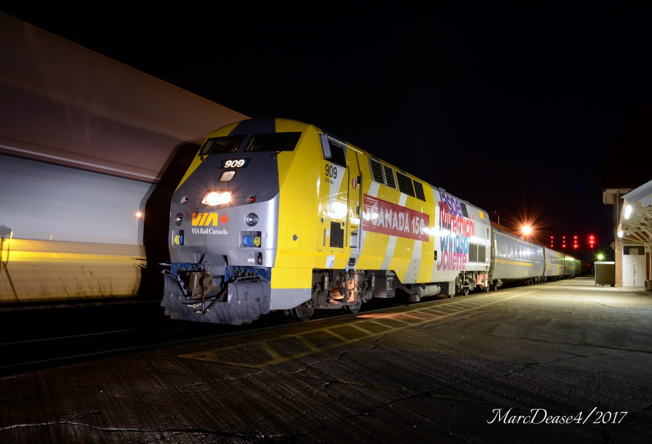 Newly wrapped 909 waiting to depart Sarnia this morning as VIA 84. Looks like there may have been a bird strike recently.