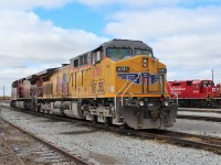 A clean & crisp looking UP GE AC44CW ready to depart Agincourt trailing a CP AC4400. This UP was repainted in 2014 and originally had UNION PACIFIC spelled out on it's sides instead of the "Flowing Flag". It also had a small shield on the nose but now has the large winged crest.