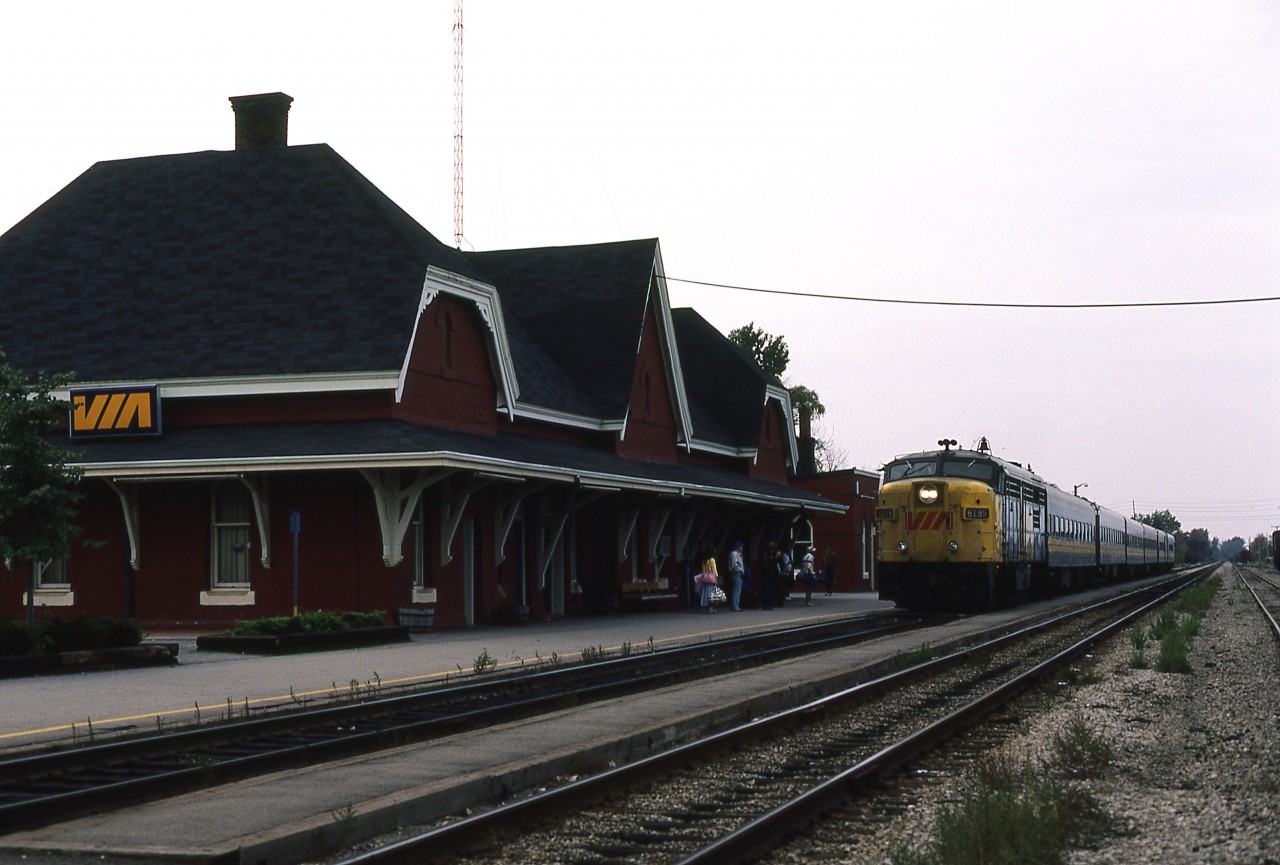 VIA's criteria for motive power relative to train length, at least in the Quebec/Windsor corridor, was 1 engine for up to 6 cars, 2 engines for up to 10 cars and 3 or more engines for longer trains. On a quiet Sunday afternoon train 72 from Windsor is gliding to a stop at the recently repainted Chatham station. FPA-4 6785 is sporting a pair of CN-style clip-on ditchlites as it brings 6 cars to the platform for a small group of revenue passengers. Just prior to repainting this station was grey, but I preferred this colour. Even the attempt at some horticulture was a welcomed touch.
