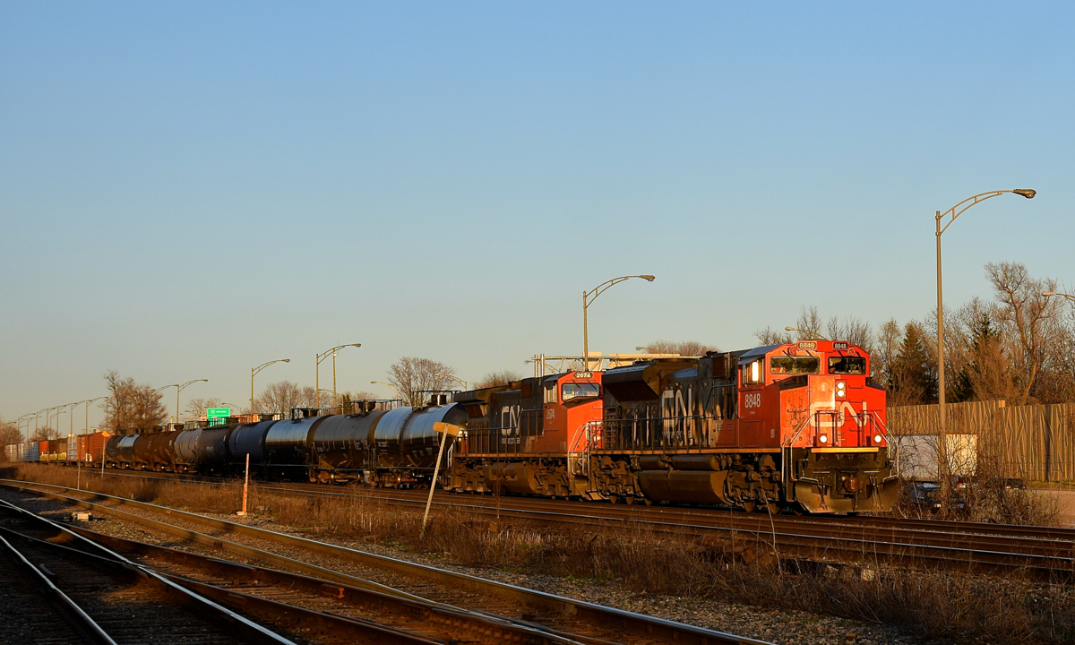 Not too long after changing crews at Turcot West, CN 309 heads west towards the setting sun with CN 8848 & CN 2674 for power.