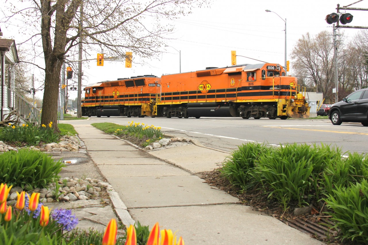 GEXR 582 heads south towards the junction with the Guelph Sub to lift a string of cars then carry on along the Fergus Sub to Cambridge.