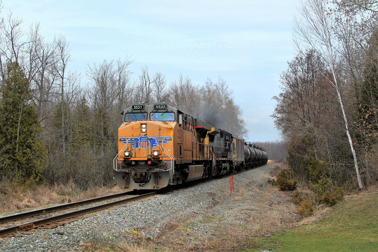 UP 5537 with a smokey CSX 7814 glides up to the Milburough Line with its 5200 foot tanker car load on its way down the Hamilton sub with a clearance to Kinnear yard