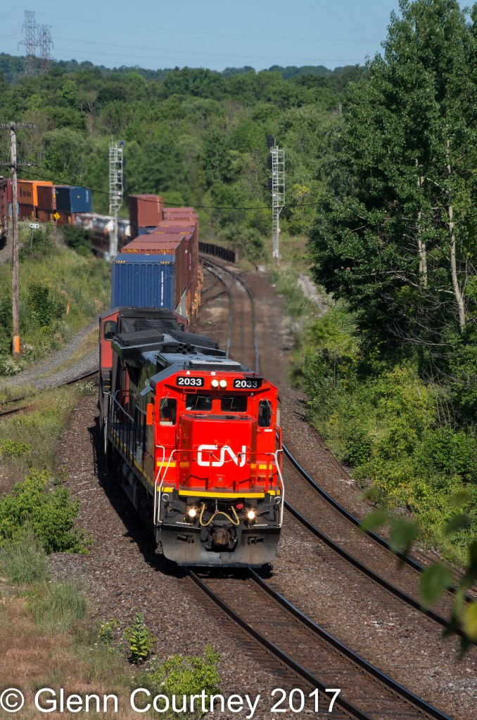 Some things are worth wait. Waiting for #148 to appear will usually get you a GEVO leader so the appearance of a nice clean C40-8 on the point was quite a pleasant surprise.