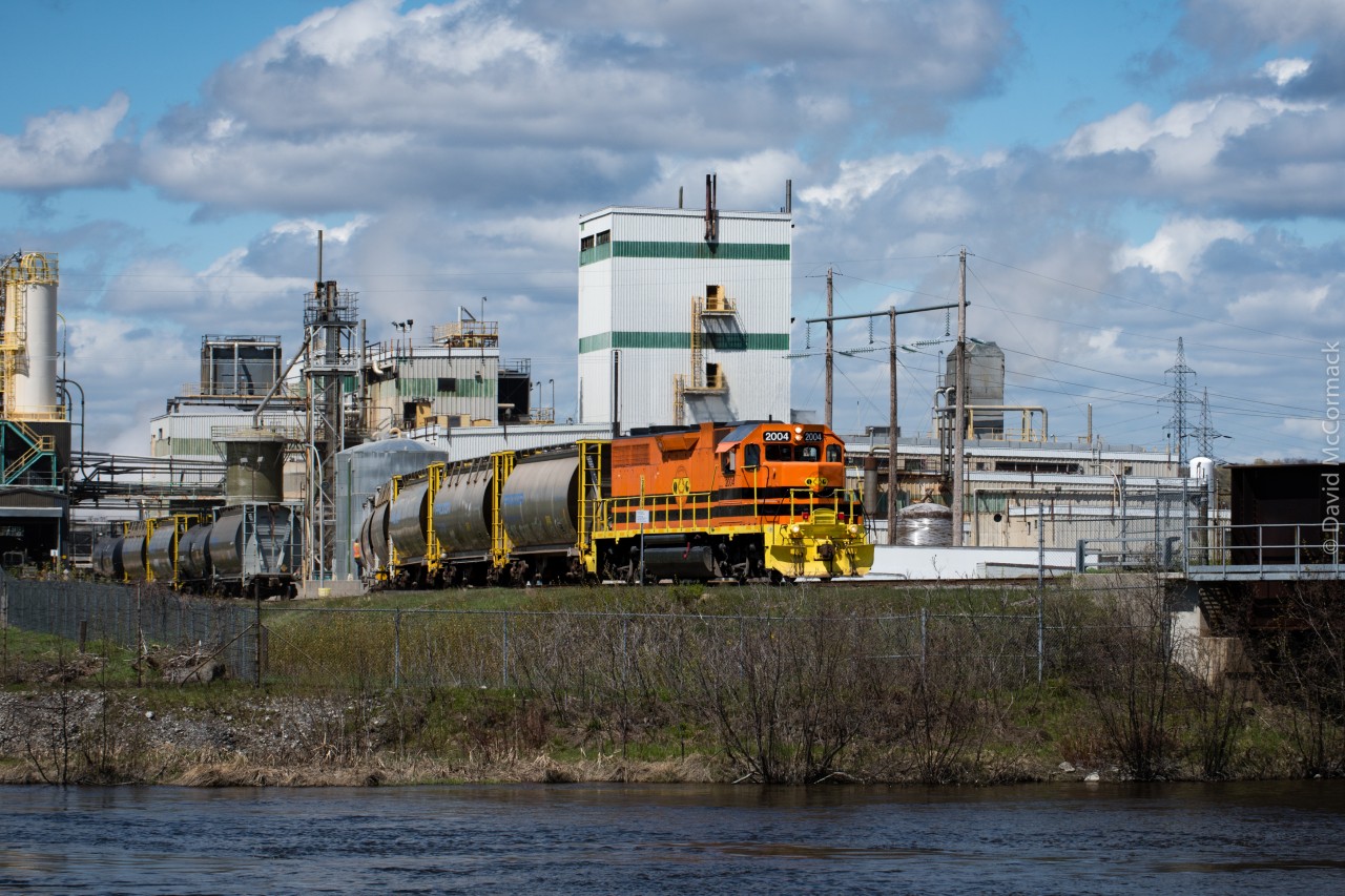 After serving Erco Mondial in Buckingham, it is just about to cross the river at the annual peak water level.