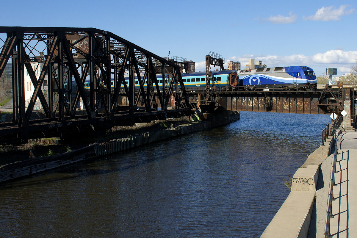The race is on. Both VIA 37 and AMT 814 are scheduled to leave Montreal's Central Station at 1650 and generally can be seen heading out side by side. However VIA 37 tends to pass AMT 814 somewhere along the way. Here VIA 37 is on the south track and is slowly gaining on AMT 814, which is is on the north track. VIA 37 (which is backing out with the engine pushing, and a Renaissance transet) is heading to Fallowfield after arriving from Quebec City. AMT 814 is heading to Mont-Saint-Hilaire.