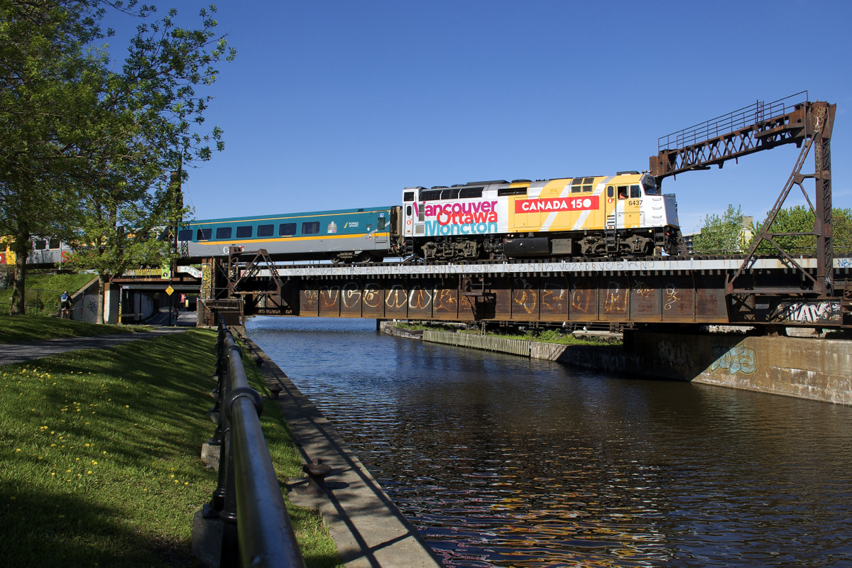 VIA 6437 is the fifth and final F40 to get a Canada 150 wrap. Here it pushes VIA 33 over the Lachine Canal after leaving Central Station in Montreal. Originating in Quebec City, the train is now heading towards Ottawa.