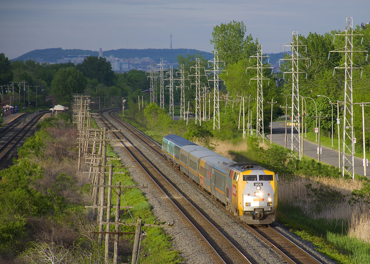 VIA 669 heads west through Pointe-Claire with VIA 908 (wrapped for Canada's 150th anniversary), followed by 4 LRC cars and 3 Renaissance cars. VIA's Renaissance cars do not operate between Montreal and Toronto anymore (where 669 is heading to) so I'm not sure why they were on this train.