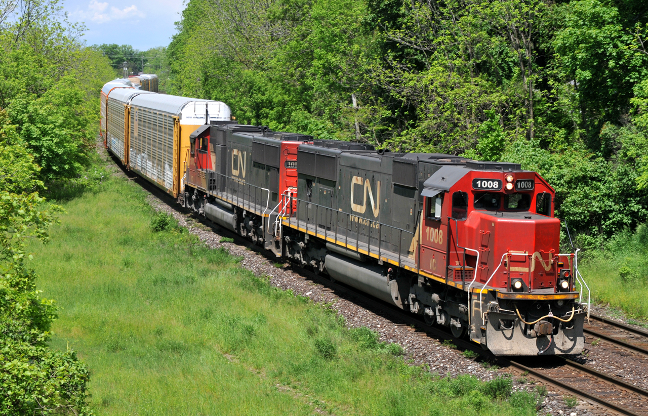 CN 394 cruises through the "S" curve at John Avenue in Paris, ON with IC 1008 - IC 1012, and 106 cars