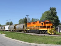 Quebec Gatineau GP38 2004 heads south with five cars from the ERCO Mondial plant in Buckingham.