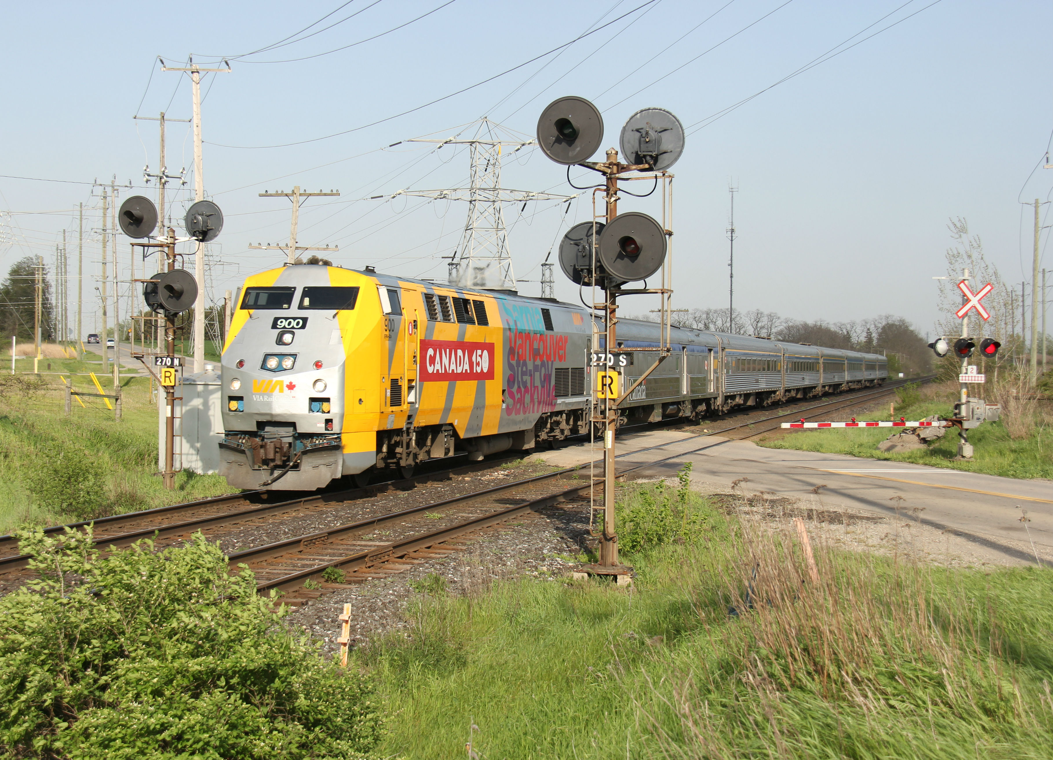 Railpictures.ca Kevin Flood Photo VIA 83 with VIA 900 on the point