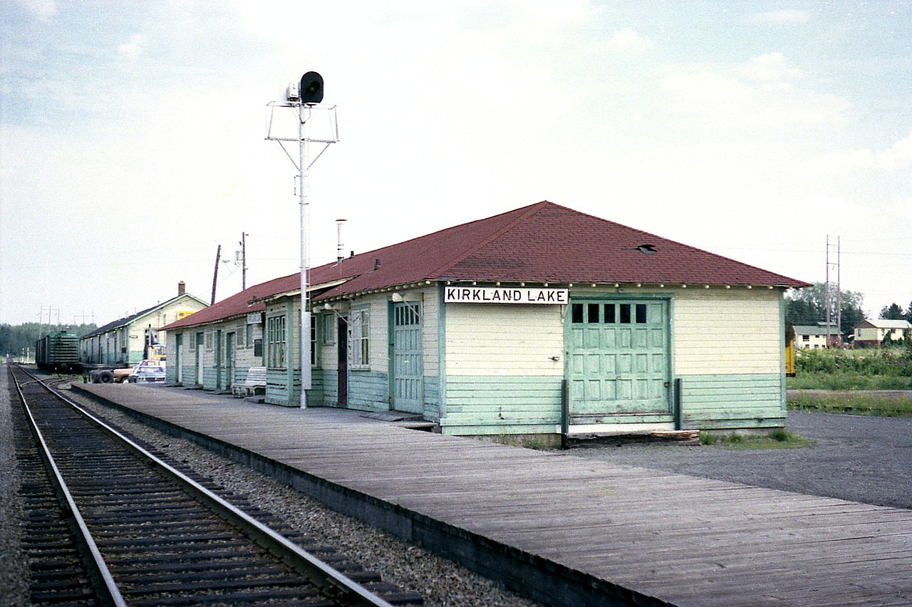 Another in a series of old stations; this one along Station Rd N (where else?)in Kirkland Lake has been gone for a long time. I'd love to hear from anyone with information regarding its' demise. It doesn't look all that bad, but neither the station nor the freight shed (up the line) I think lasted any more than 5 or 6 years after this photo was taken 40 years back.