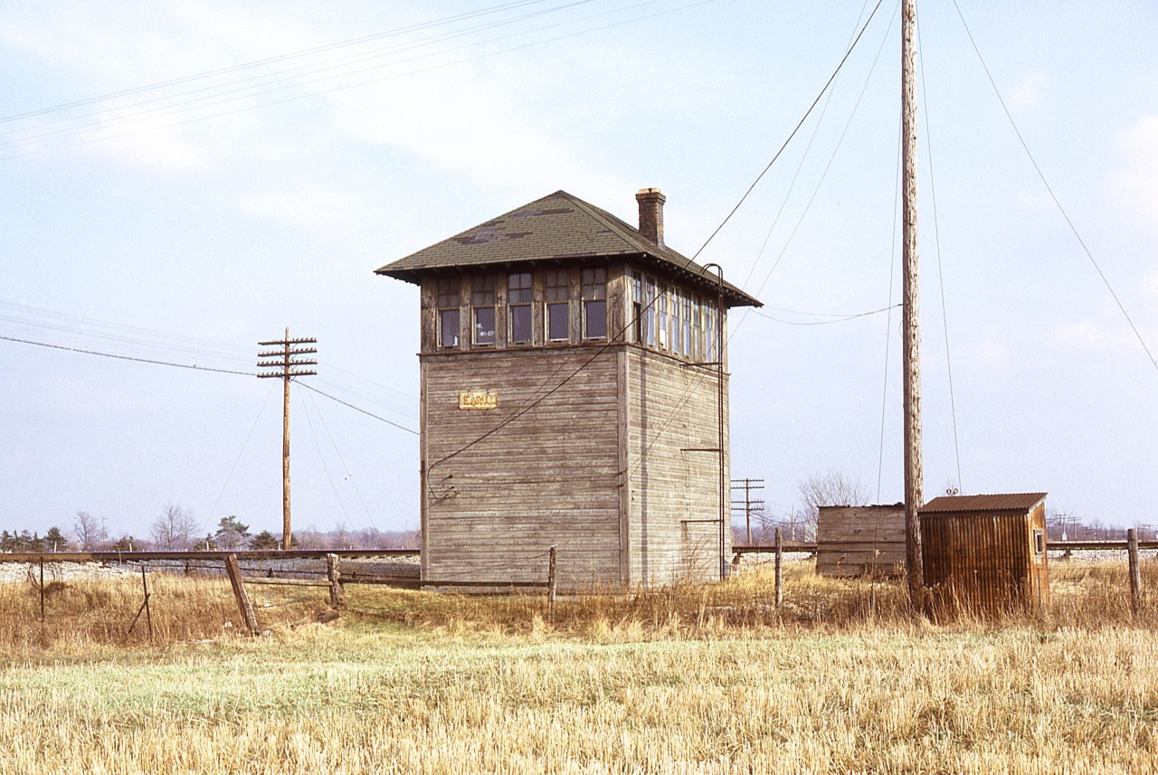 After the TH&B Port Maitland job has departed, I took a couple of views of E&O interlocking tower. This guarded the NYC crossing of the TH&B. Years later there was a rumour that a nearby farmer had purchased the structure and used it as a storage building, but this has never been substantiated to my knowledge.
