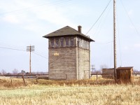 After the TH&B Port Maitland job has departed, I took a couple of views of E&O interlocking tower. This guarded the NYC crossing of the TH&B. Years later there was a rumour that a nearby farmer had purchased the structure and used it as a storage building, but this has never been substantiated to my knowledge.