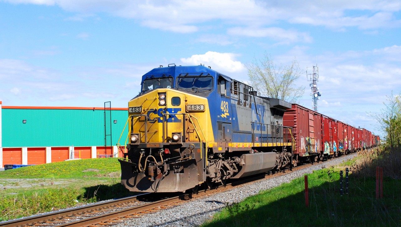 CSX-483 a AC-44-w  coming from US on route 529 with a small convoy going to Taschereau yard Montréal photo taken at Cannon div.near the gateway tha cross over others track