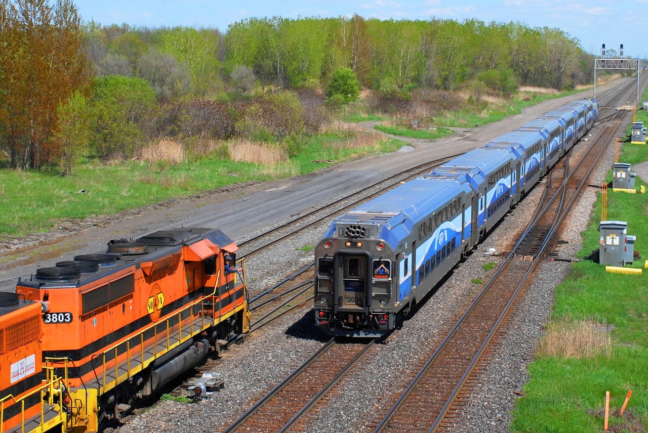 AMT 3004 control car on AMT route 811 going to Central Station Downtown the SLAR locos waiting to leave the engeneer waving to AMT engeneer check the right window someone enjoy the ride