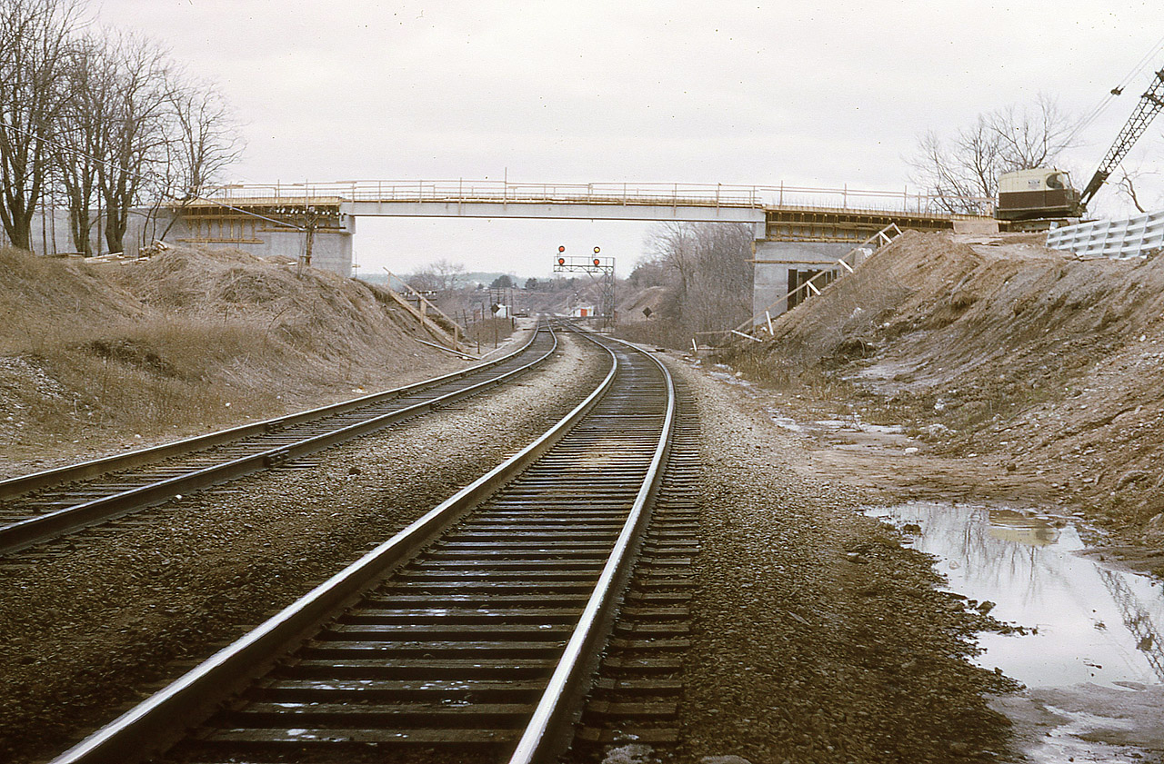 In case anyone questioned when the Bayview Walkbridge that is the viewpoint for so many photos as well as the location for the RP.ca pow-wows, here is an image taken on a bleak day back in 1975 as the bridge takes shape. Most of us, including me, actually; cannot now remember when this bridge wasn't there.