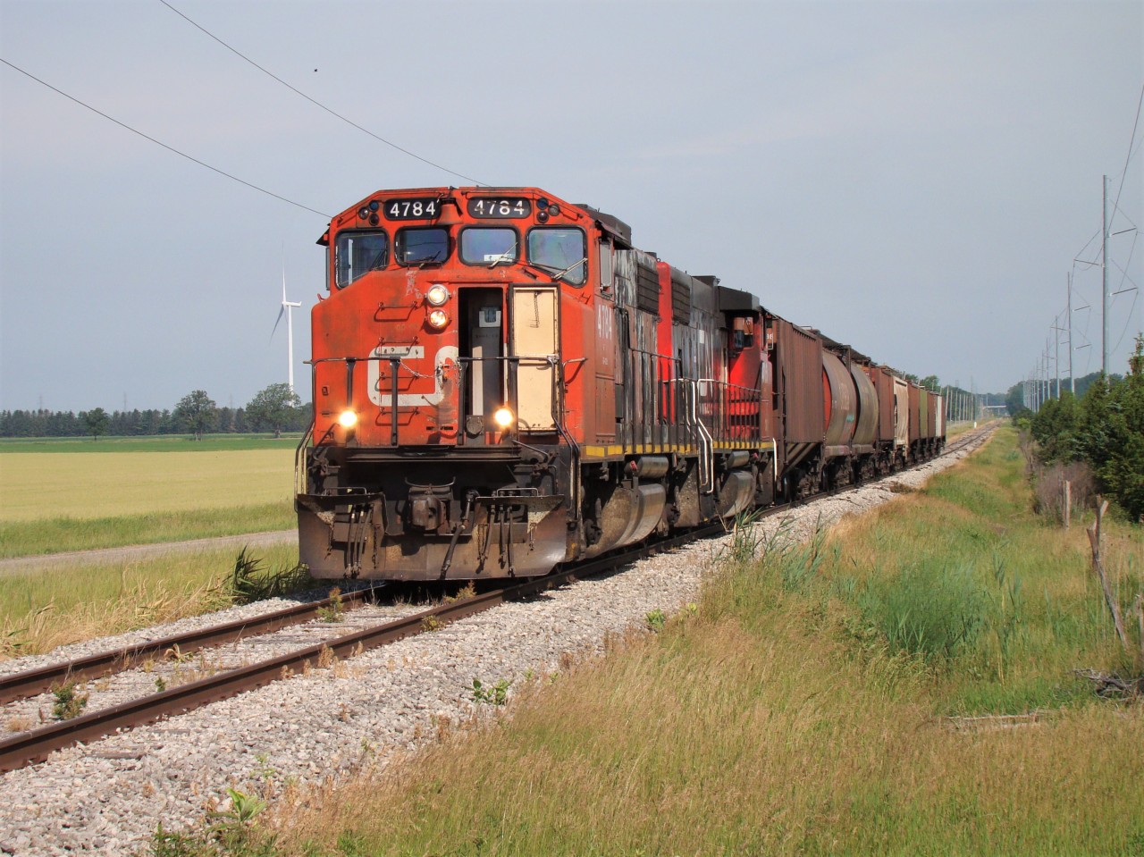 CN 4784 and sister unit 4785 lead a 10 car train destined for the large elevator in Blenheim. After about an hour of switching, the train would return to Chatham with 10 loaded hoppers.