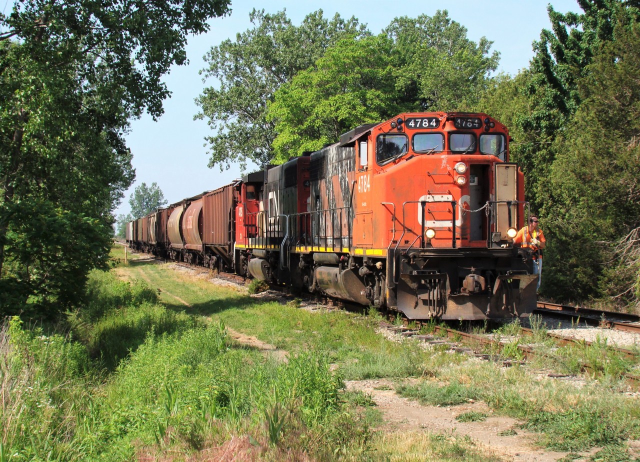 CN 514 lead by sister units 4784 & 4785 has arrived at Blenheim, moments before switching the large W.G. Thompson's elevator behind me.