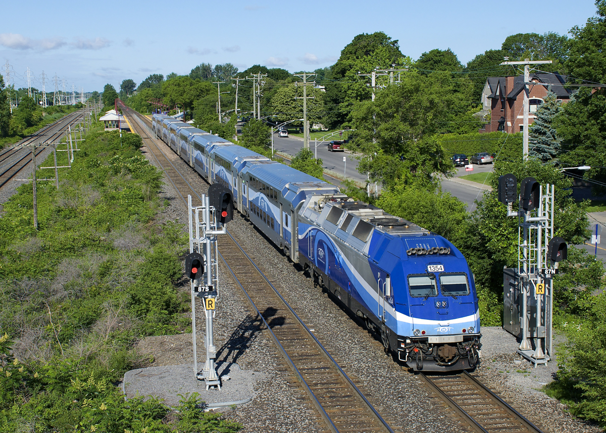 As far as I know, AMT 41 is the only trains on the Vaudreuil-Hudson line to not go as far as Vaudreuil and the only one to not make all stops. It leaves Lucien L'Allier Station in downtown Montreal at 0750 and only makes stops at Vendome, Montreal West, Lachine, Dorval and Pointe-Claire before stopping at Beaconsfield at 0820. It lays over there before heading back east twenty minutes later as AMT 40. Heading east it makes all stops on its way back towards downtown. Here AMT 41 passes through Pointe-Claire with AMT 1354 pushing, soon it will pass Cedar Park Station without stopping.