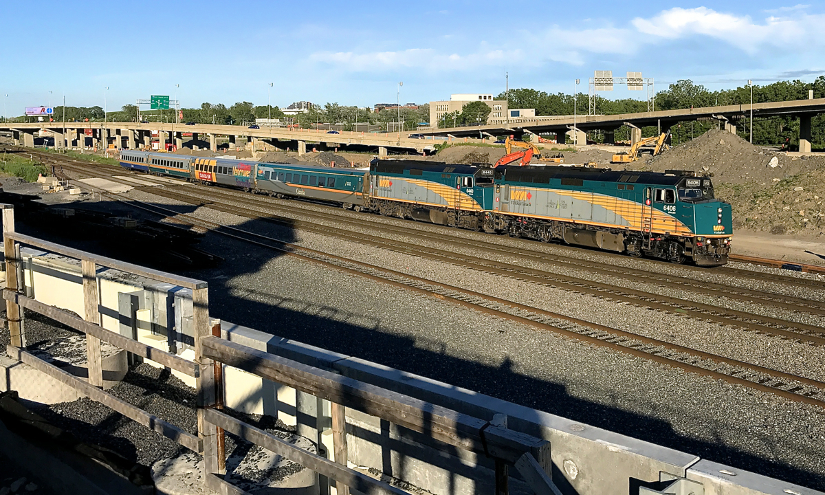 VIA 6406 & VIA 6440 have 4 LRC cars in tow as VIA 669 passes through Turcot West.