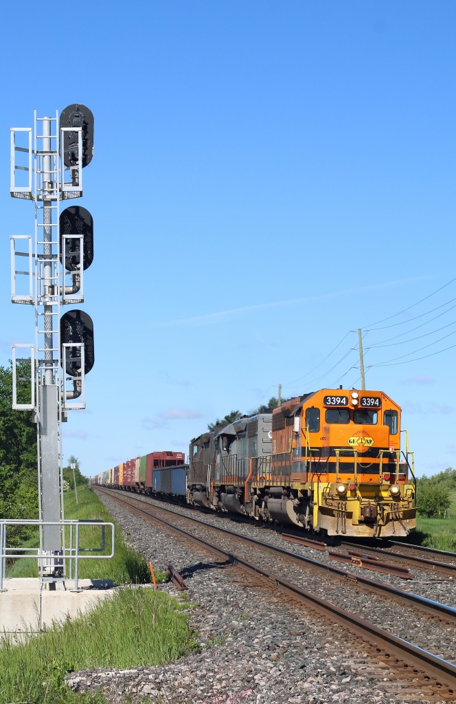 GEXR train 432 is seen rolling eastward past the signals at Mount Pleasant on CN's Halton subdivision. Today's consist has QGRY 6908, a SD40-3 that started life as a CN unit in mid consist, while the "tunnel motor" trails.