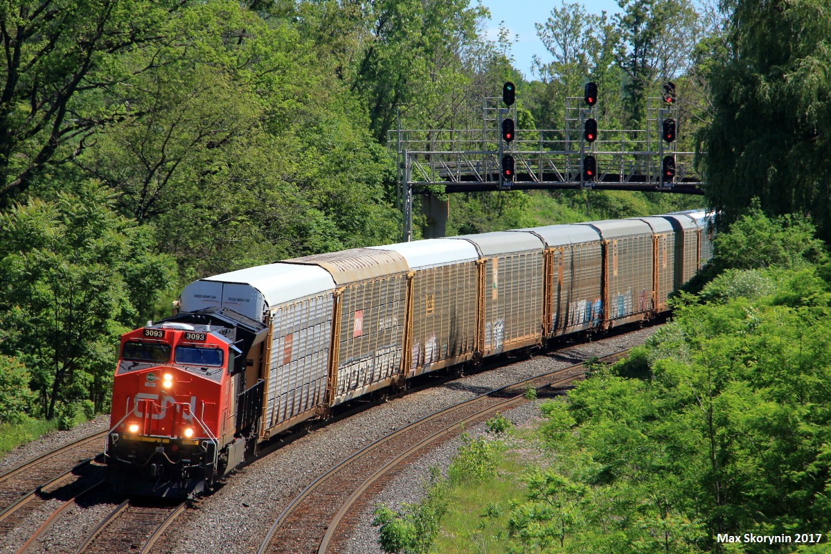 A solo Tier 4 is on point of today's autorack train X371, as they round the curve at CN Snake on the approach to Bayview Jct.