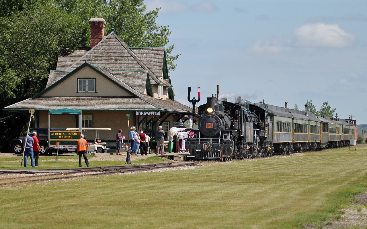 AS part of the Canada 150 celebrations Alberta Prairie Steam Tours is running double headed steam hauled trains with it's own 1920 Baldwin Consolidation 2-8-0 #41 and Alberta Railway Museums MLW 4-6-0 #1392.  The morning run on June 29 is seen arriving at Big Valley Station with #41 leading. Other runs had 1392 leading.