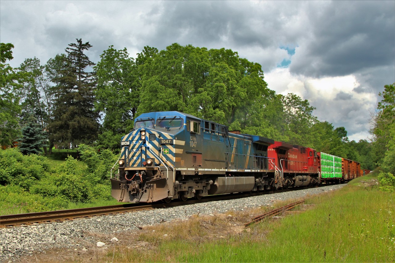 Just before a quick shower, the sun popped out of the thick clouds as very short CP 246 led by CEFX 1047 with CP 9620 made their way out of Guelph Junction headed for a stop at Kinnear Yard. It's been a while since I've saw a bluebird on point.