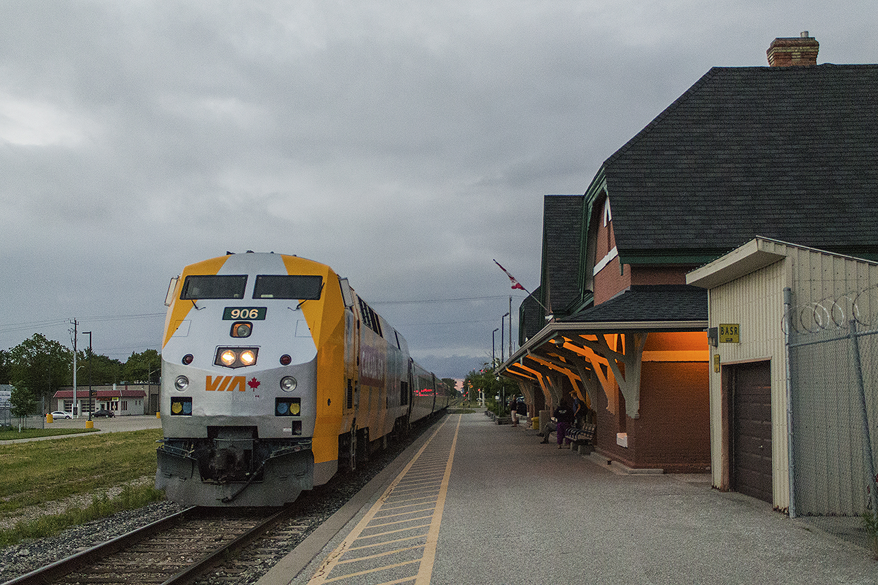 Inspired by Marc Dease's evening photos of VIA trains at Sarnia, I love the longer daylight as this is the 21:01 arrival of Train 75 at Chatham. Hard to believe it really is 9pm at night!