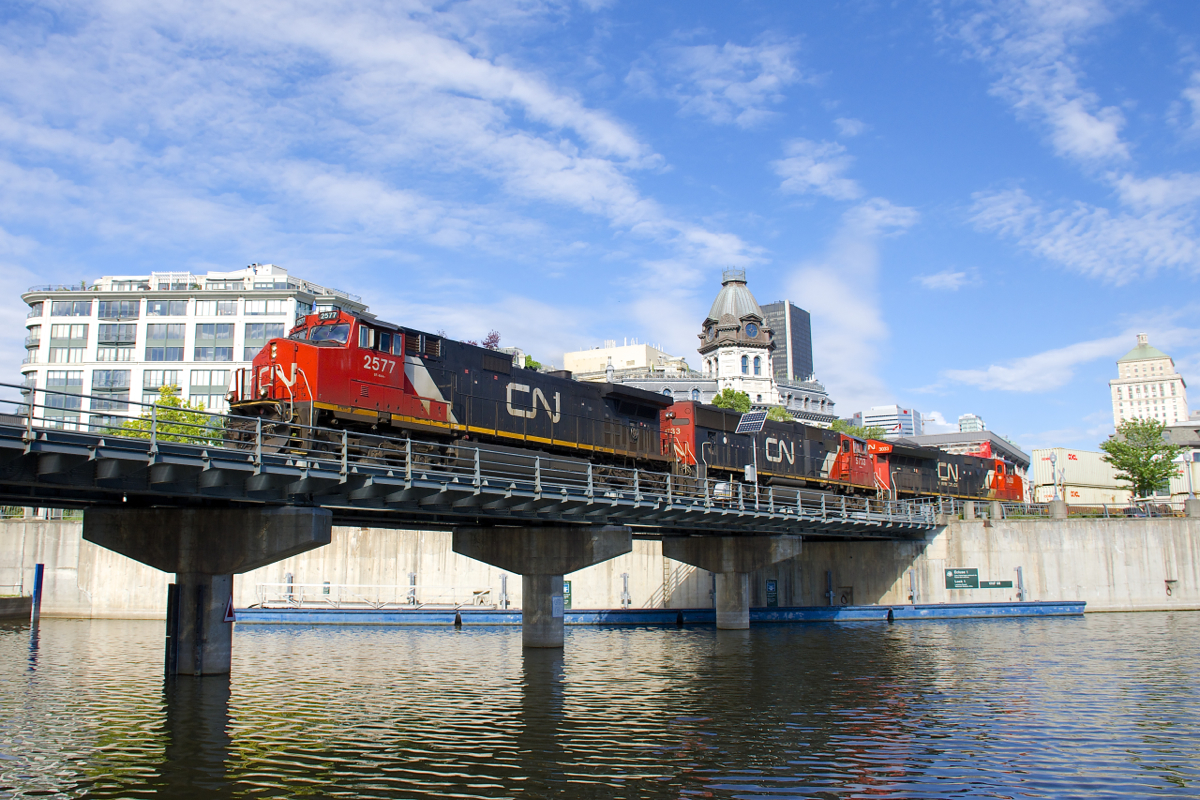CN 2577, CN 5733 & CN 3033 lead CN 149 out of the Port of Montreal. In not too long the train will stop at Turcot West to lift traffic set off by CN 121 the night before.