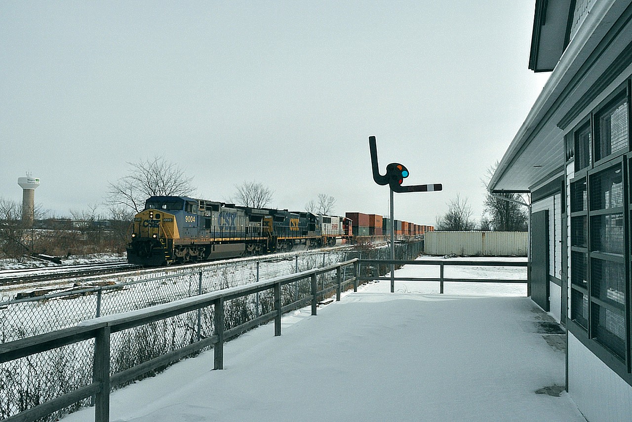 Time to post a winter scene in the dead of summer. :o) And this was quite the treat for New Year's Day 2014. I am on the platform of the old Smithville TH&B station, now the home of the West Lincoln Historical Society. There was a bit of a wait for this train, and dampness seeped into my bones. But it was worth it. This is certainly different, for the fact it is powered by CSX 9004, 7606 and BNSF 8290 certainly doesn't look like the CP train that it is. And it is actually an empty ethanol train. I had a long wait because I was unaware that CP decided to save a crew and a few dollars, I suppose, by tacking a long cut of containers on the head end at Welland Yard. Solid foreign power lashups are relatively rare on CP, but the recent sighting of UP/FXE power on the Galt sub caused me to dig up this image of a couple of years past.