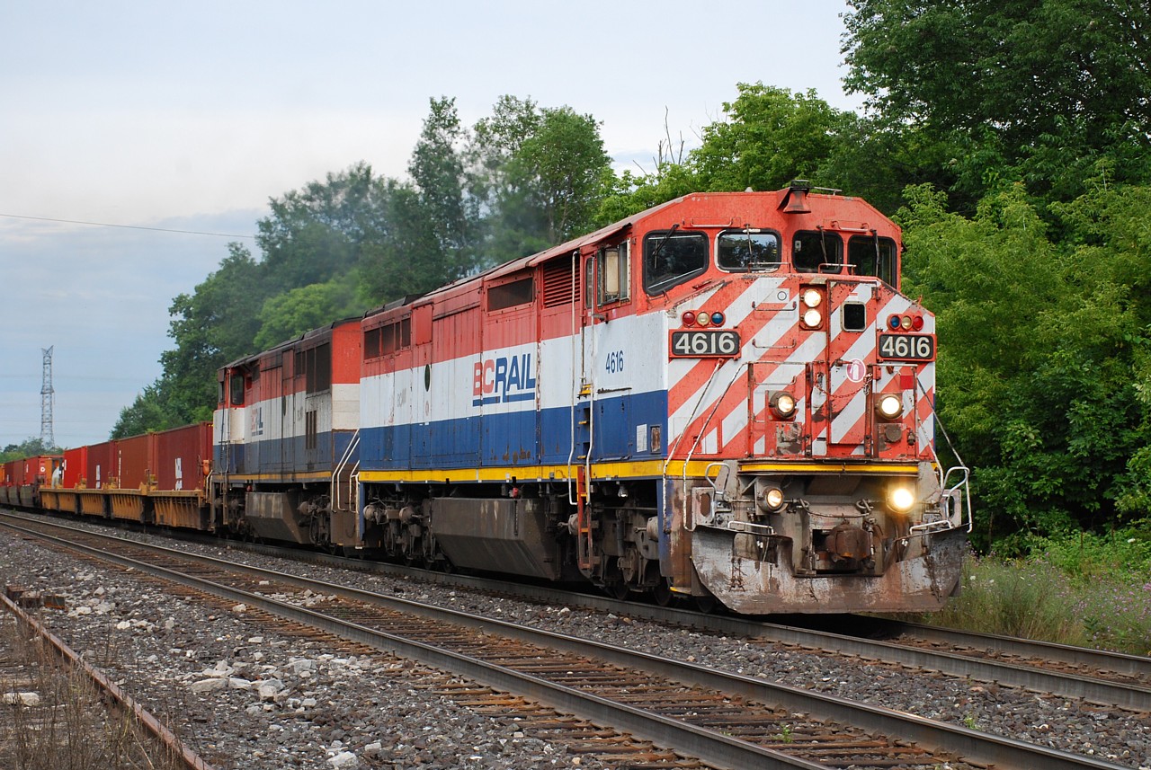 CN 148 begins the descent down Dundas Hill with consecutively numbered BCOL 4616 and 4617.  Thanks for the heads up Jazzy.