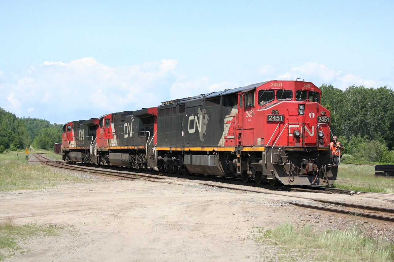 CN 573's power makes a switching move at Hawk Junction.