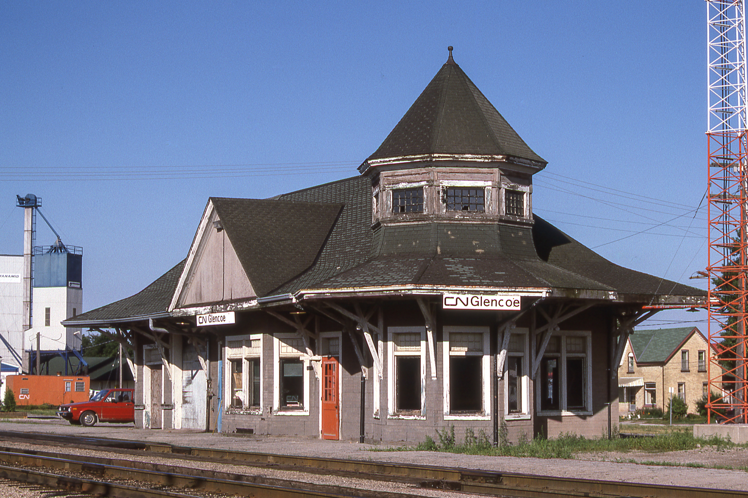 Railpictures.ca Robert Farkas Photo The CN station at Glencoe