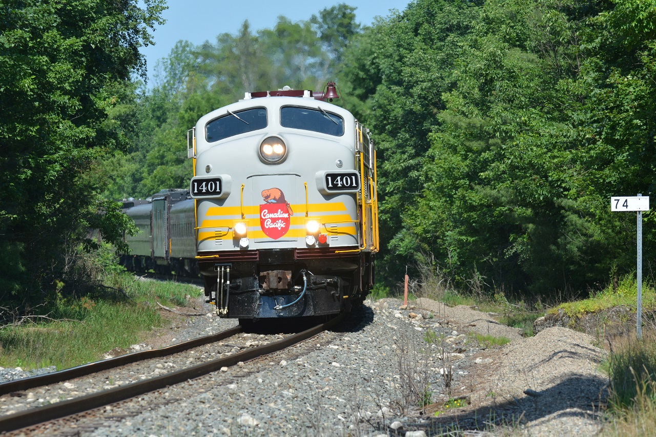 Avoiding the crowds, we manged to find a location at mile 74 with no other railfans as 40B heads South towards Hamilton