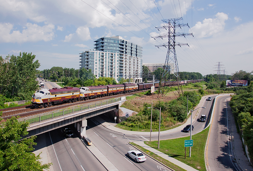 After a crew change at Lambton Yard, 40B is again underway for Hamilton.