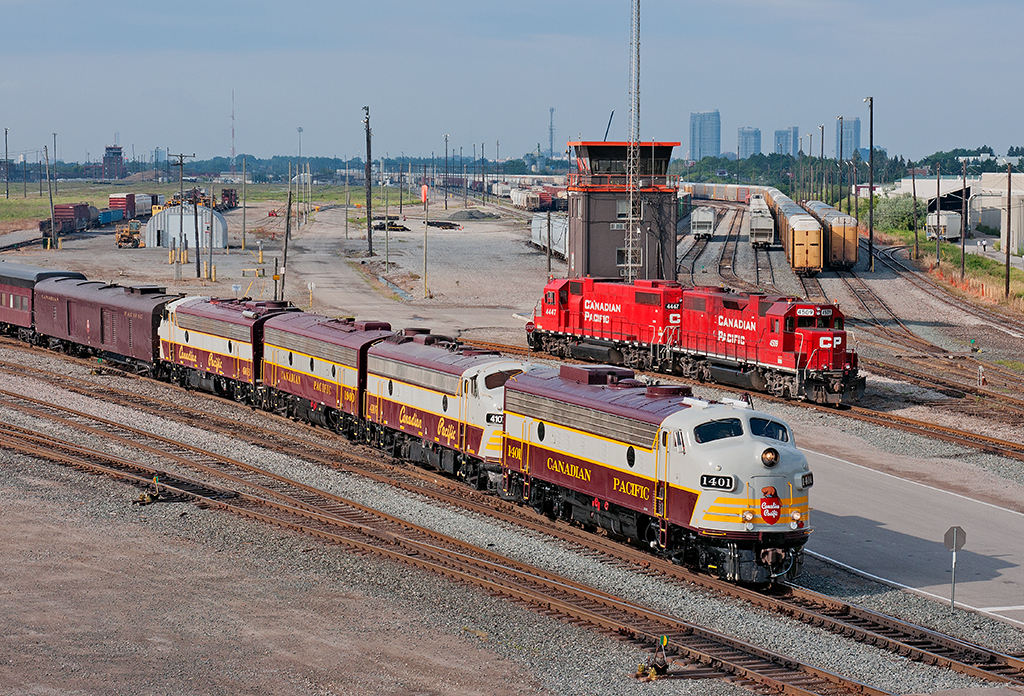 Overnight stay It's time to head back on the road, this time to Montreal. CP 40B departs Toronto Yard, a once busy hump yard, reduced to now flat switching traffic.