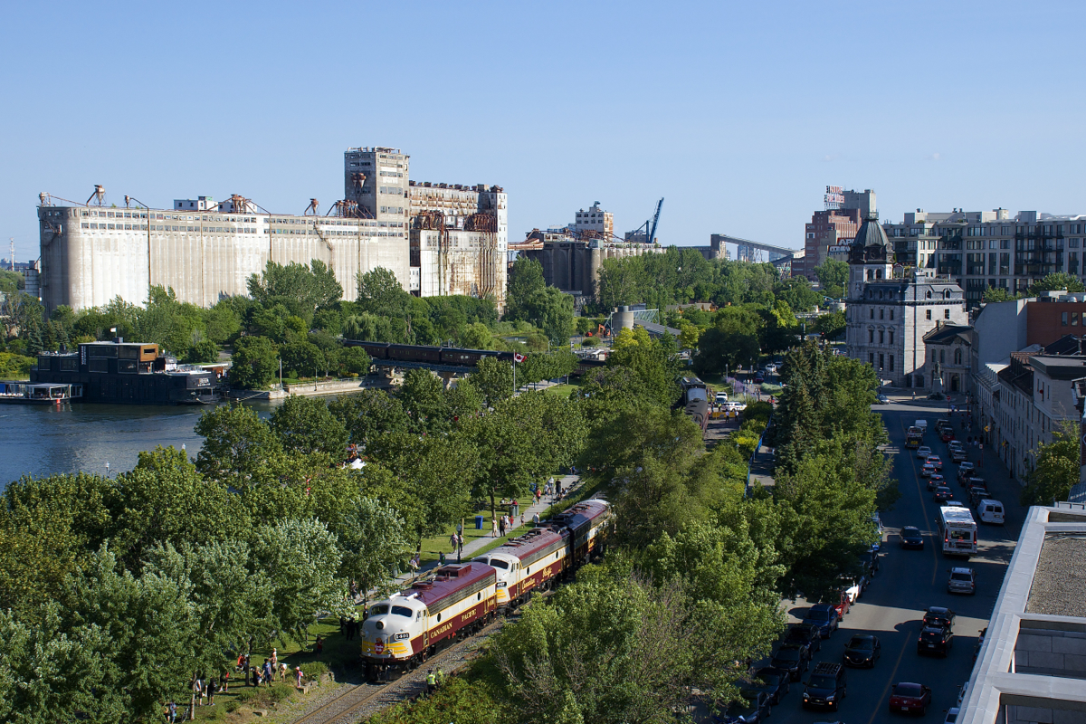 The CP Canada 150 train is seen stopped on the CN Wharf Spur after it surprisingly took CN's Montreal Sub and Wharf Spur to reach this spot in the Port of Montreal for its show this afternoon. The long train is stretched out towards grain elevator #5, out of use since about 1995. Power is CP 1401, CP 4107 & CP 4106, with B-unit CP 1900 left behind at St-Luc Yard for unknown reasons.