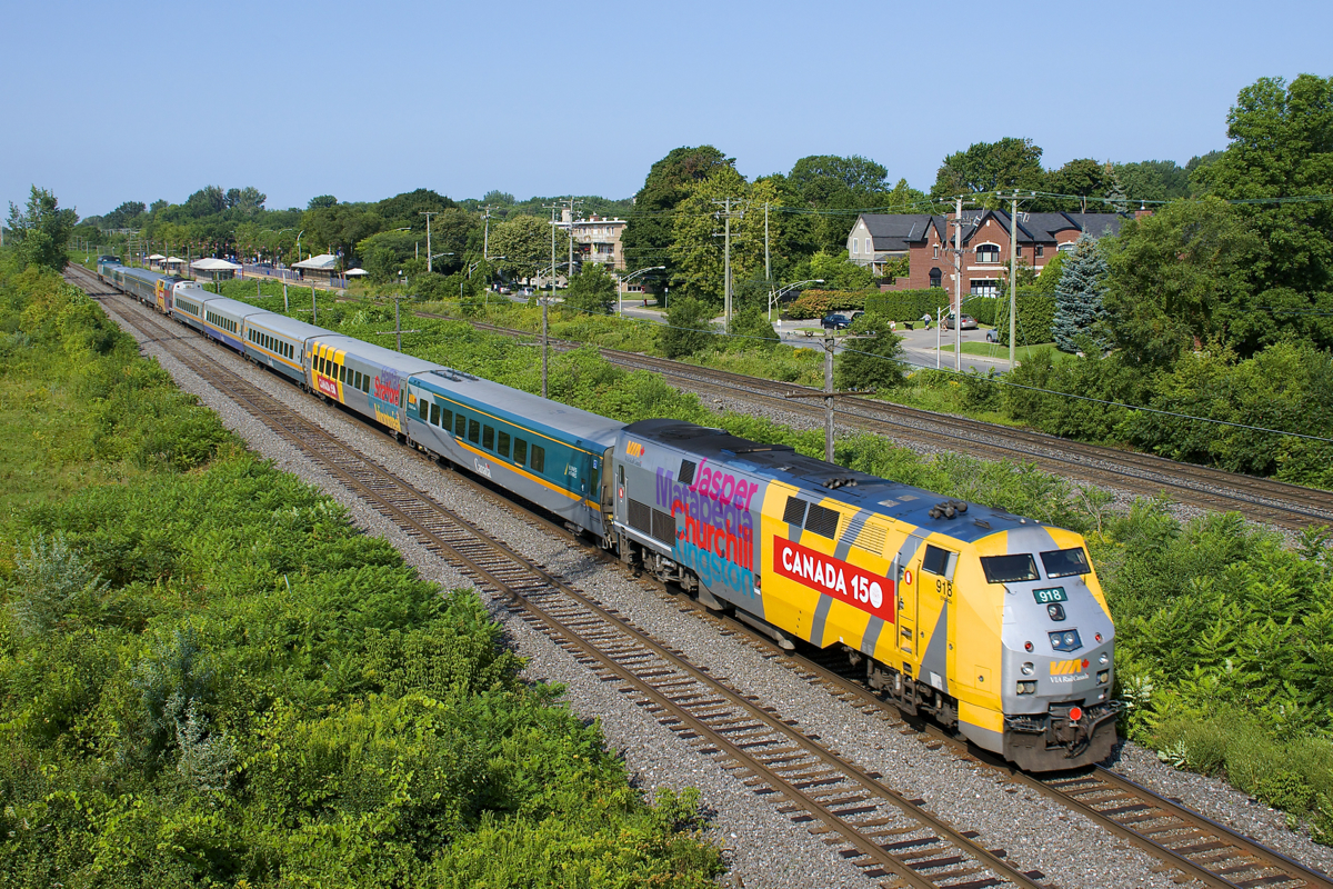 VIA 918 is on the rear of the Sunday edition of VIA 633, with an extra trainset on the rear as always.