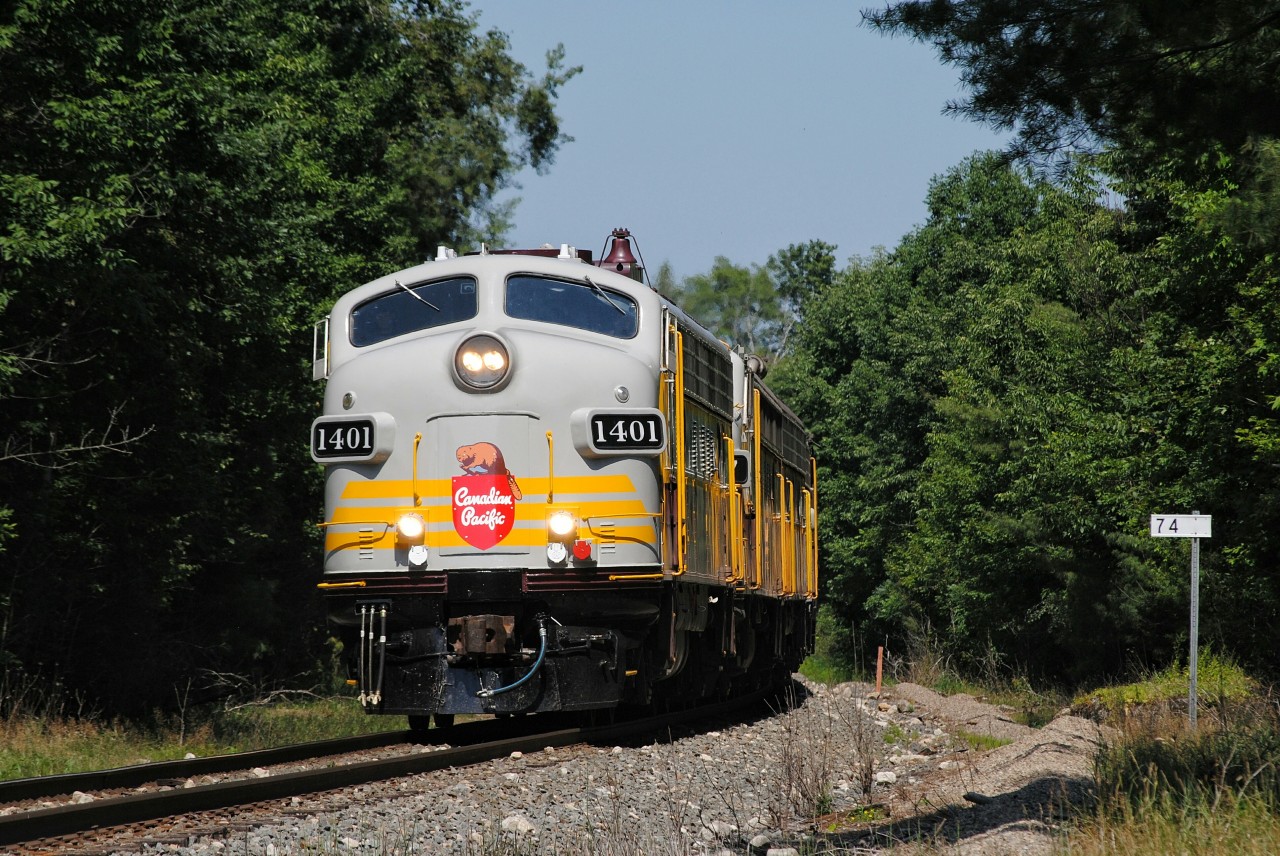 CP 40b (The Canada 150 train) glides down the hill passing mile 74 of the CP Hamilton Sub with some very nice classic power in lead!
