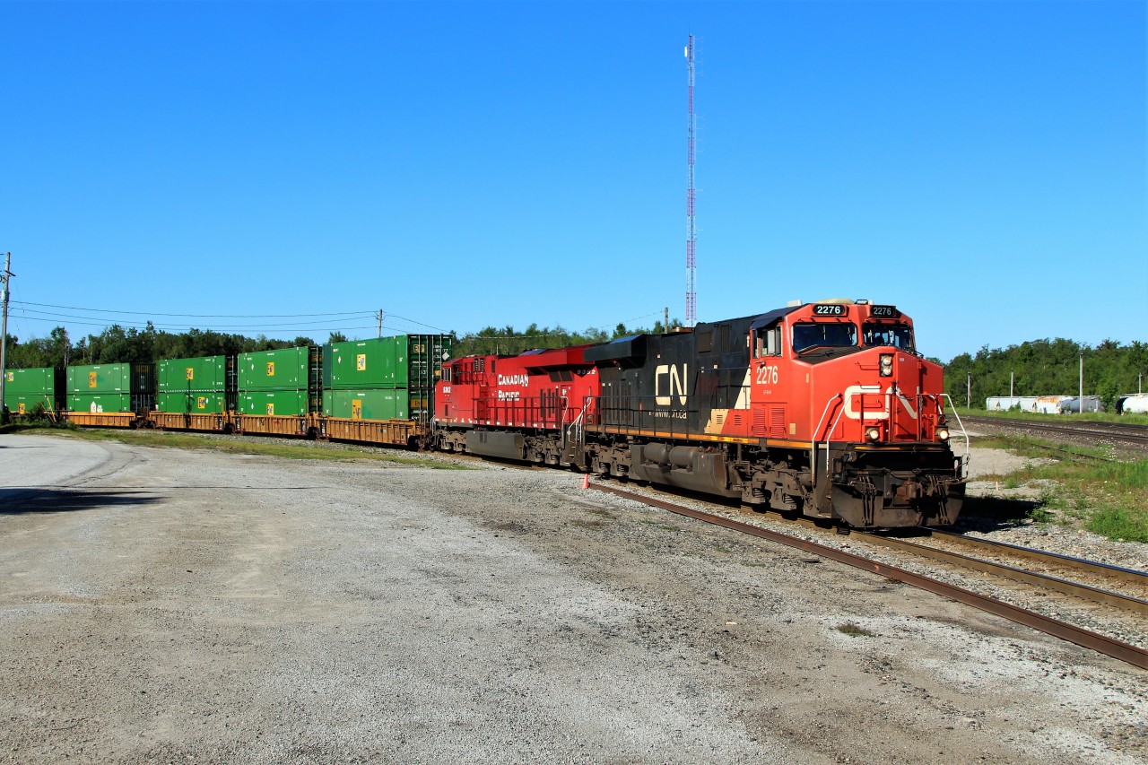 Canadian Pacific seems to like running their main rivals power on the point as CN 2276 once again leads CP 9362 off the Hamilton sub and in to Guelph Junction with the daily CP 142 container train.
