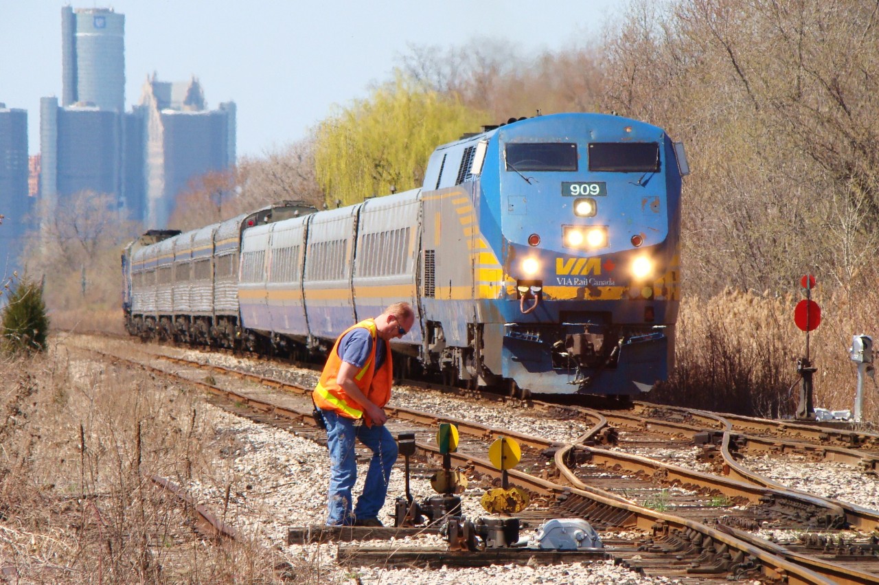 I'm not sure of the circumstances that lead up to this move, but here we see a double headed train 71 wyeing itself at the Jefferson wye on a beautiful early spring day. The move is complete, and once the crossover is realigned, the train will return to the station about 4km in the distance.
