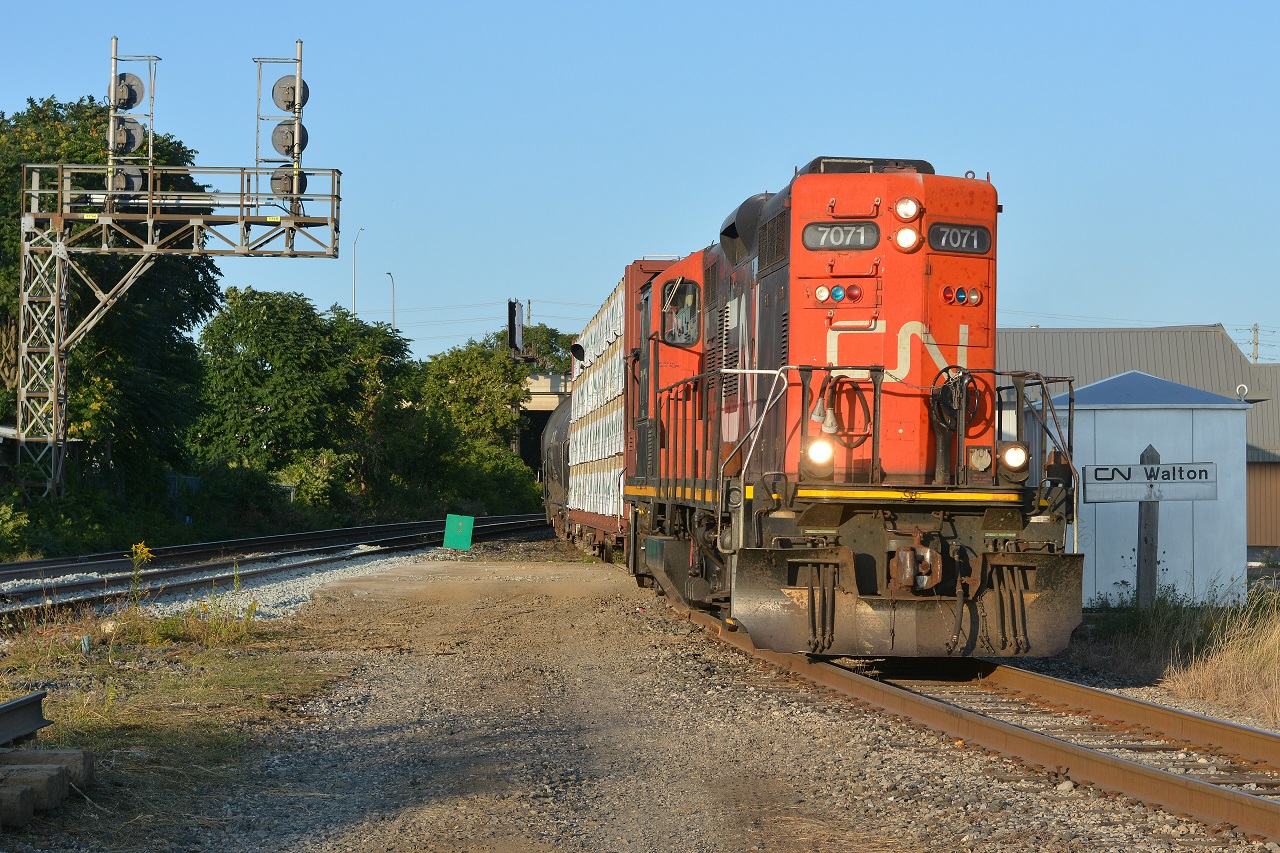 With no frames cars for Formet, CN 7071 takes interchange traffic South to St. Thomas for OSR past CN Walton. If you look closely, William St. is under grade grossing replacement and the entire crossing has been stripped down to gravel