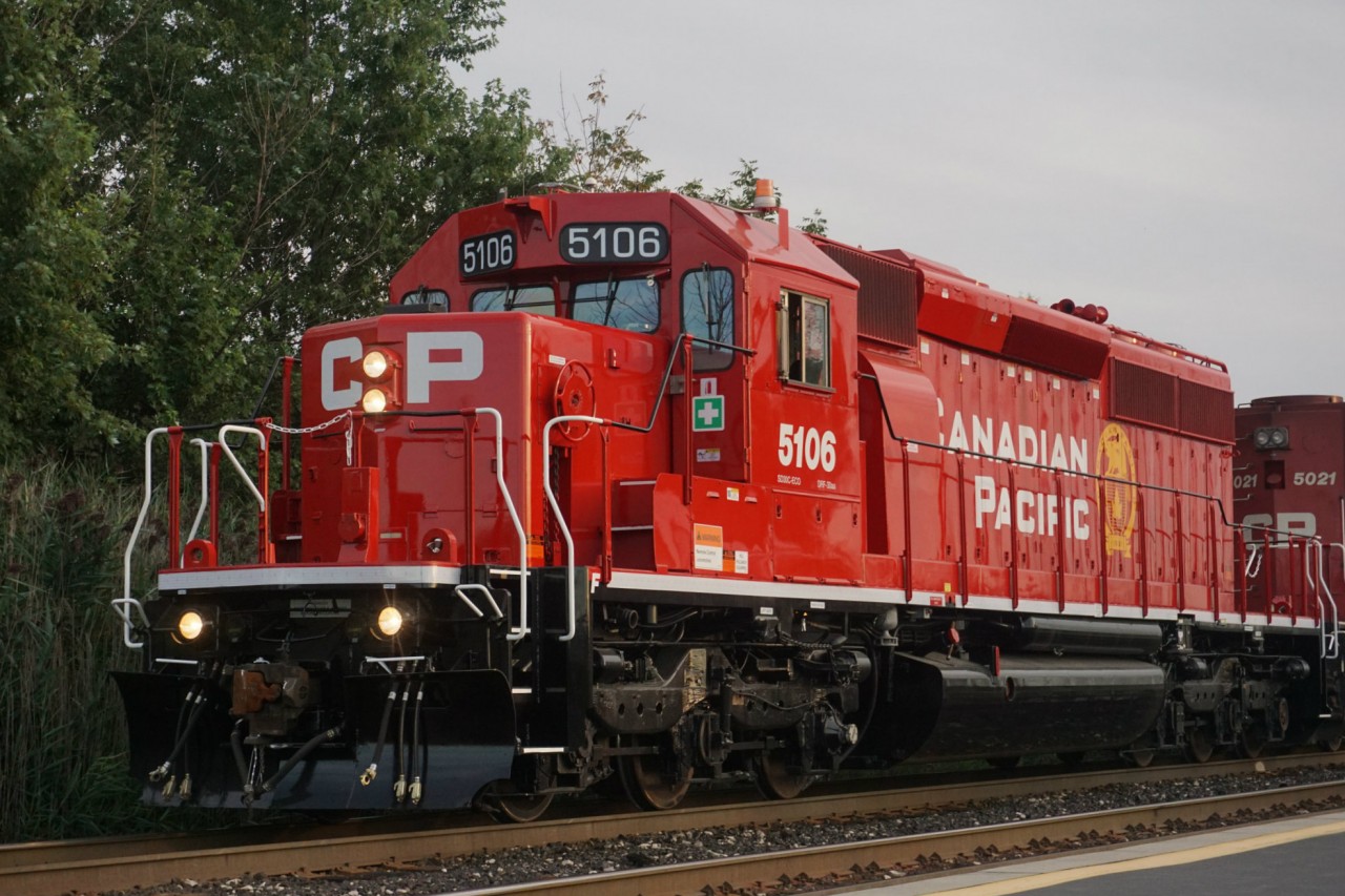 Close up shot of 5106 as it pulls forward.