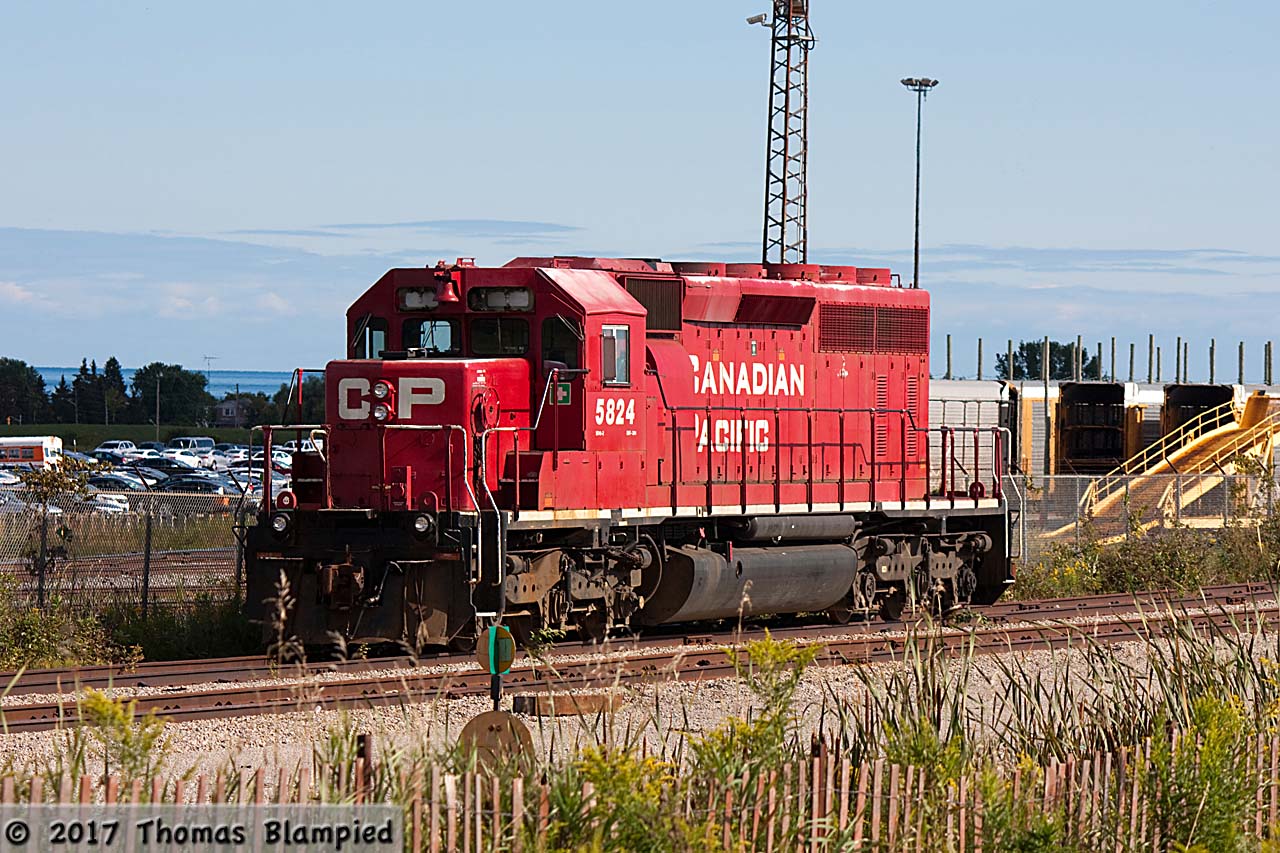 With its number boards removed, CP 5824 sits ON CN's GM lead next to the autorack loading yard in Oshawa. Given its location, I would guess that the SD40-2 is waiting to be moved to the scrapper in Ajax.