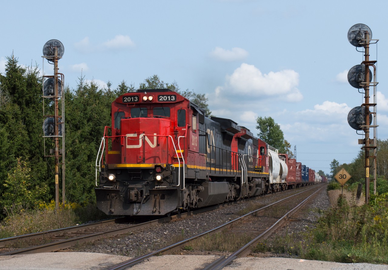 CN 435 splits the signals at Copetown West with a pair of C40-8's leading the charge.  CN 2013 and CN 2125 had a short train well in control on their way to Brantford for work there.