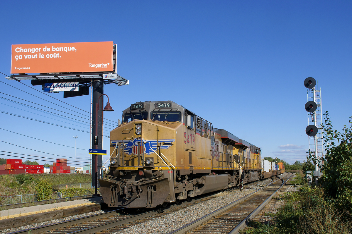 In Canada for the third time. For the third time in a bit over a week, a pair of UP GEVO's (UP 5479 & UP 5481) came into Montreal on CP 142 and left on CP 143. Here CP 143 is passing through Lachine Station with those two units on a gorgeous fall afternoon.